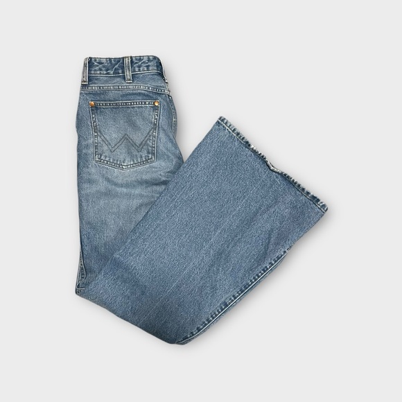 Wrangler Wanderer High Rise Flare Jean 26x32. Womens. From Free People. - Picture 9 of 9